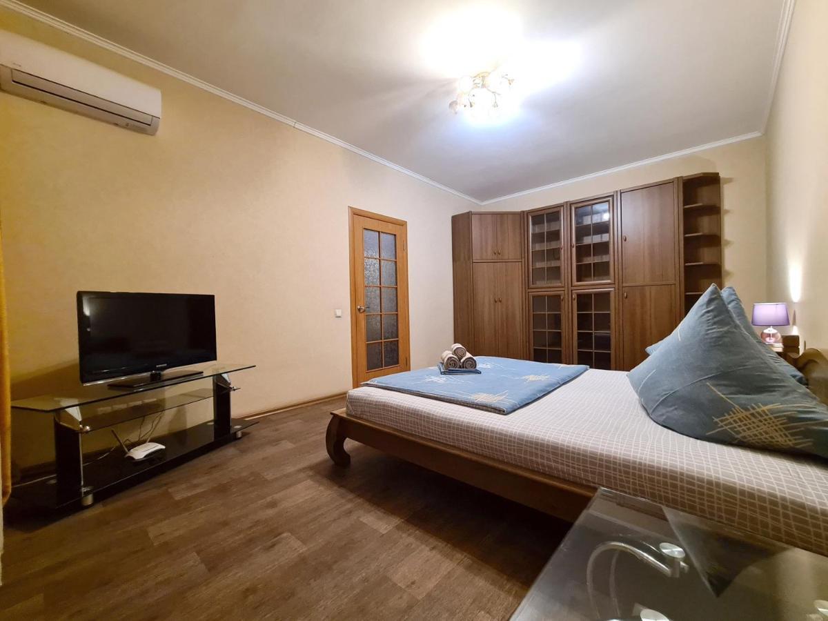 1-Room Luxury Apartment On Sobornyi Avenue 170-V, By Grandhome Zaporizhia Екстериор снимка